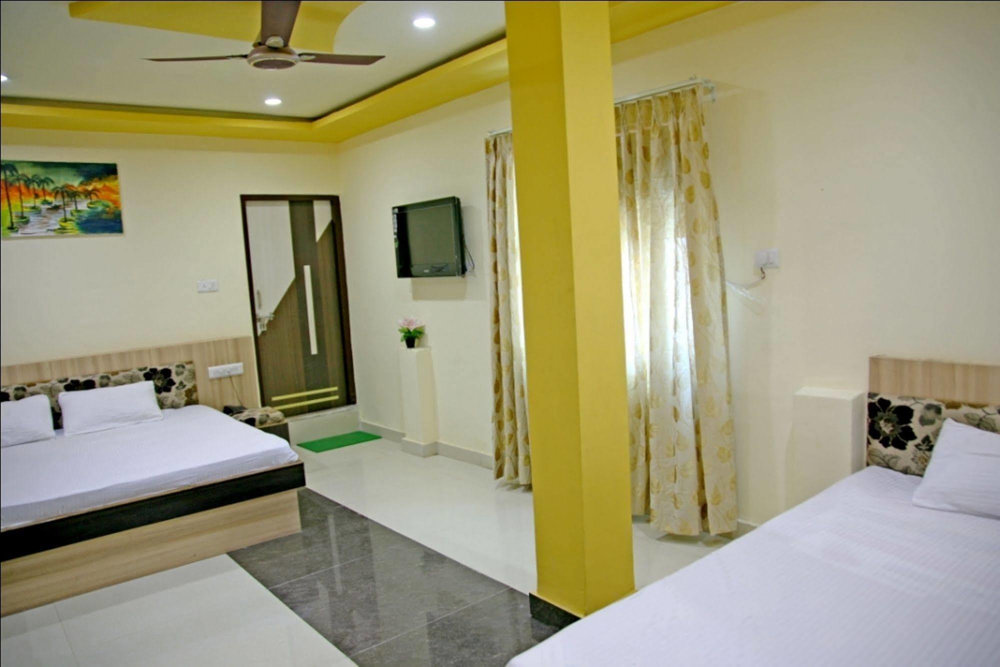 Oyo 2061 Hotel New Holiday Inn Ádzsmir Kültér fotó